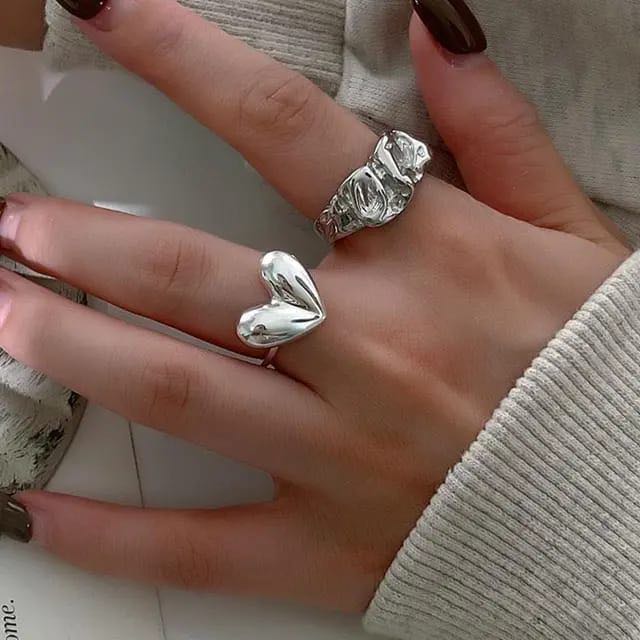 Anillo de corazón plateado