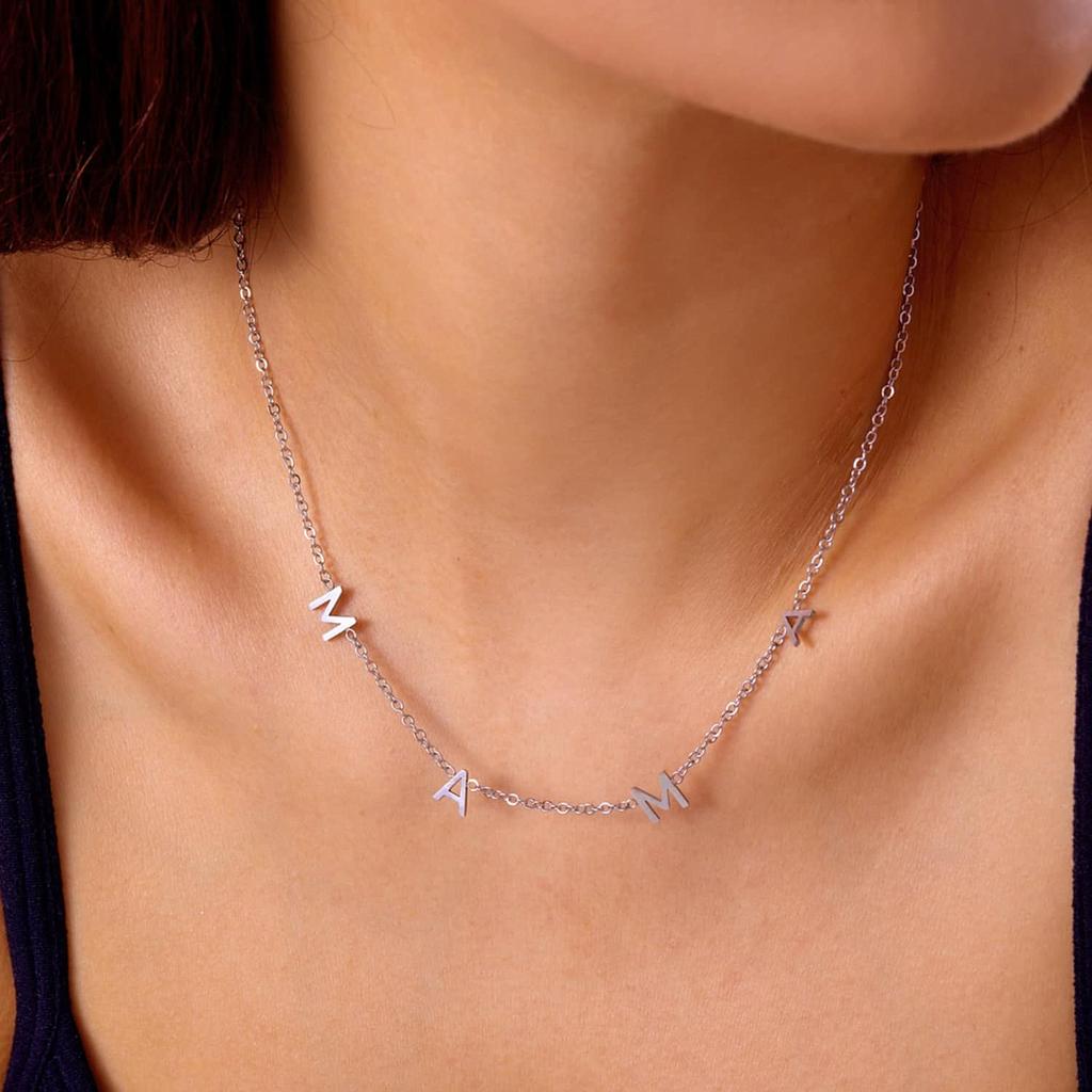 Gargantilla de letras plateadas mamá