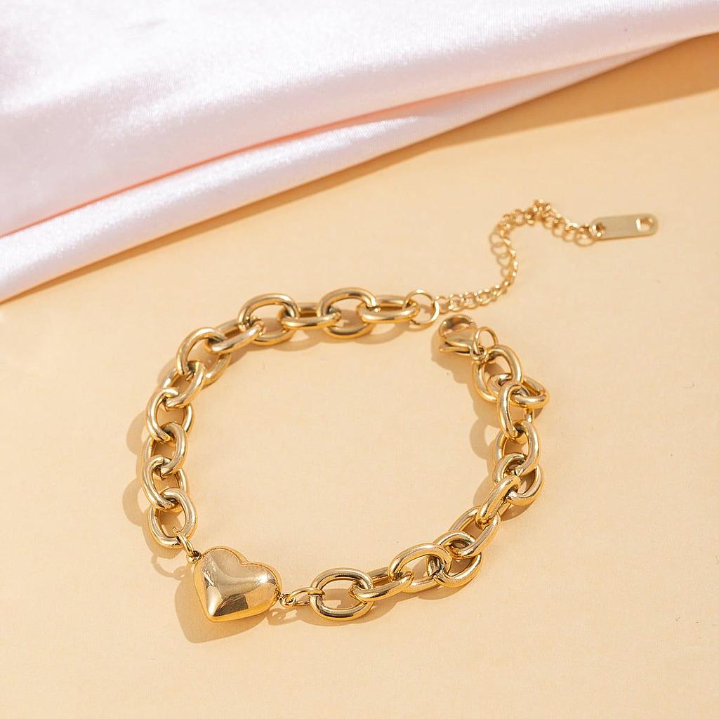 Pulsera de cadena con corazón dorado