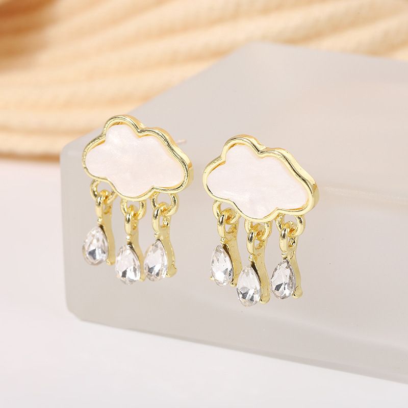 Aretes de nube dorados