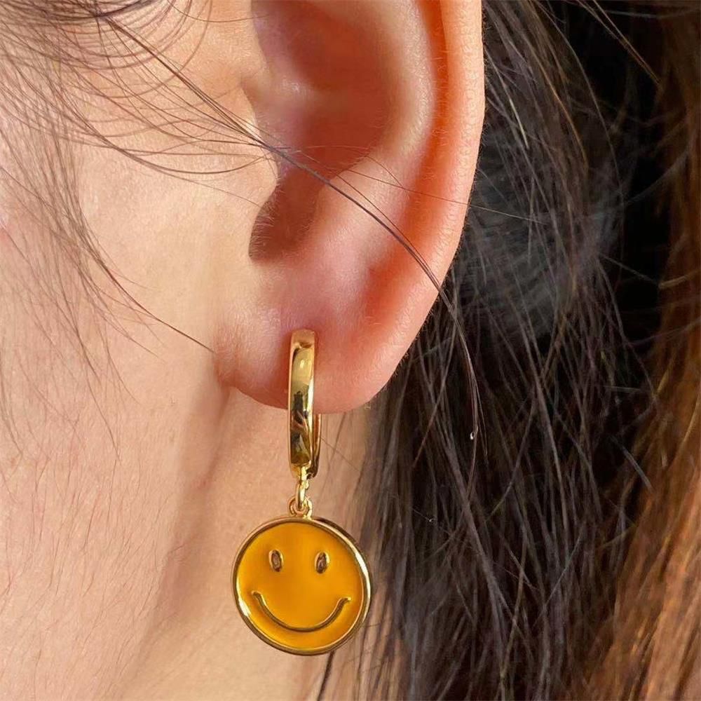 Hoops de carita feliz baño de oro